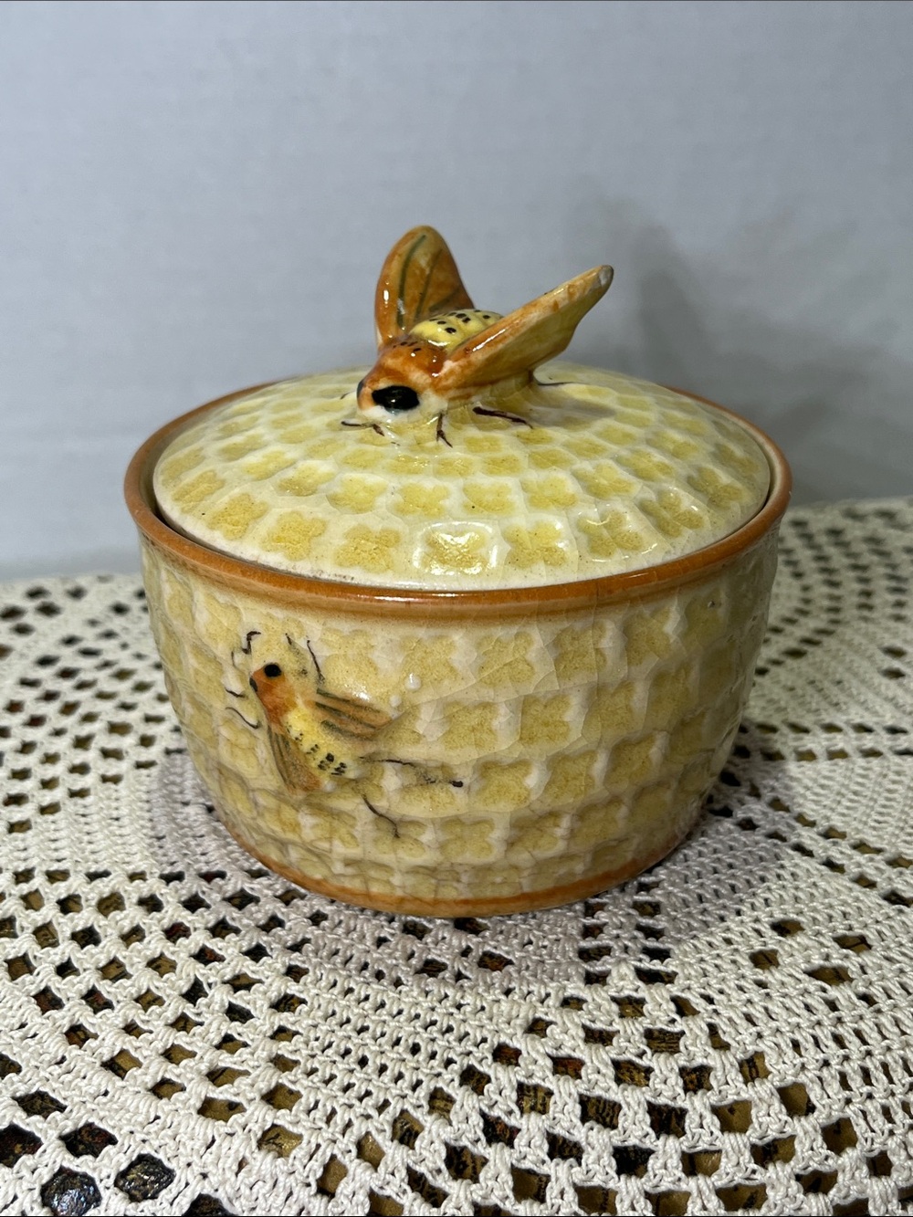 Vintage 1930s Style Beehive Honey Pot Bee Finial Lidded Ceramic